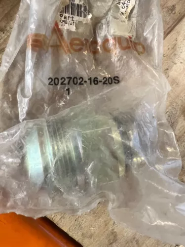 GENUINE NEW Eaton Aeroquip 202702-16-20S Adpt,Mjic-Morb,1-5/8-12,1-5/16-12,Strt