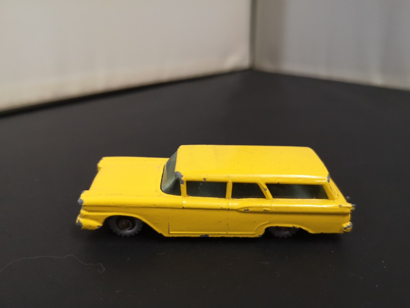 Matchbox 31b, Ford Station Wagon - Free Price Guide & Review