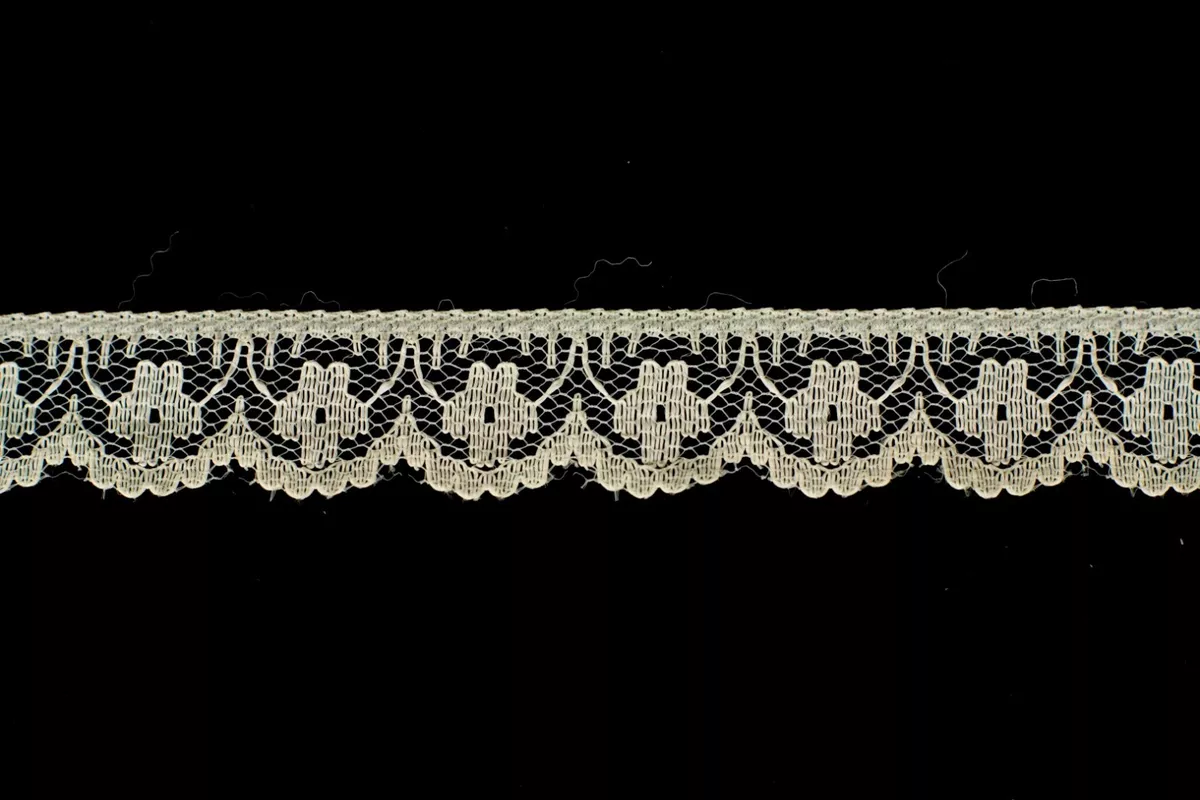 50 metres × 20mm Wide, Vintage Cream Lace Trim with Scalloped Edge