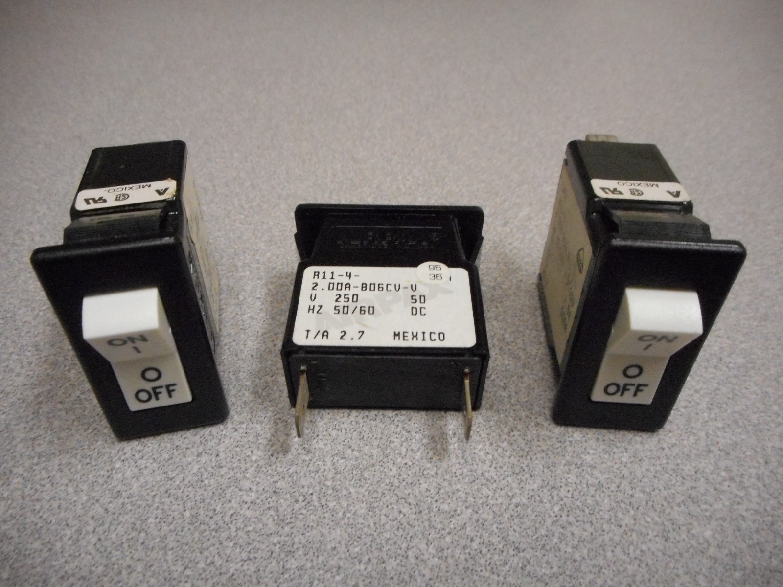 Disjoncteur Magnétique Airpax T21-1-2.00A-01-21-V – 2A, 2 Pôles – Noir – Neuf – USA