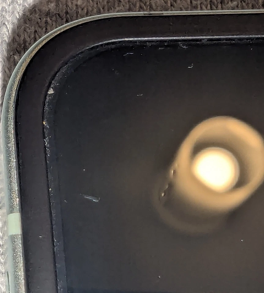 Samsung Galaxy Z Flip 6 Mint Unlocked 256Gb *SPARES & REPAIRS* - Image 3 of 4