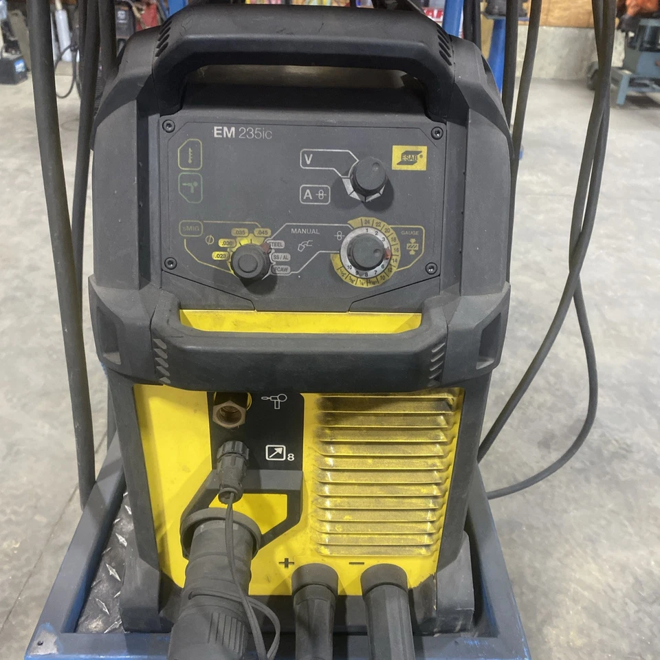 Soldadora ESAB-Rebel EM 235IC con carro y consumibles  Foto 2 de 4