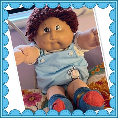 Süßer Vintage Kohl Patch Kinder HM2 kastanienbraune Haare Junge braune Augen CPK Strampler