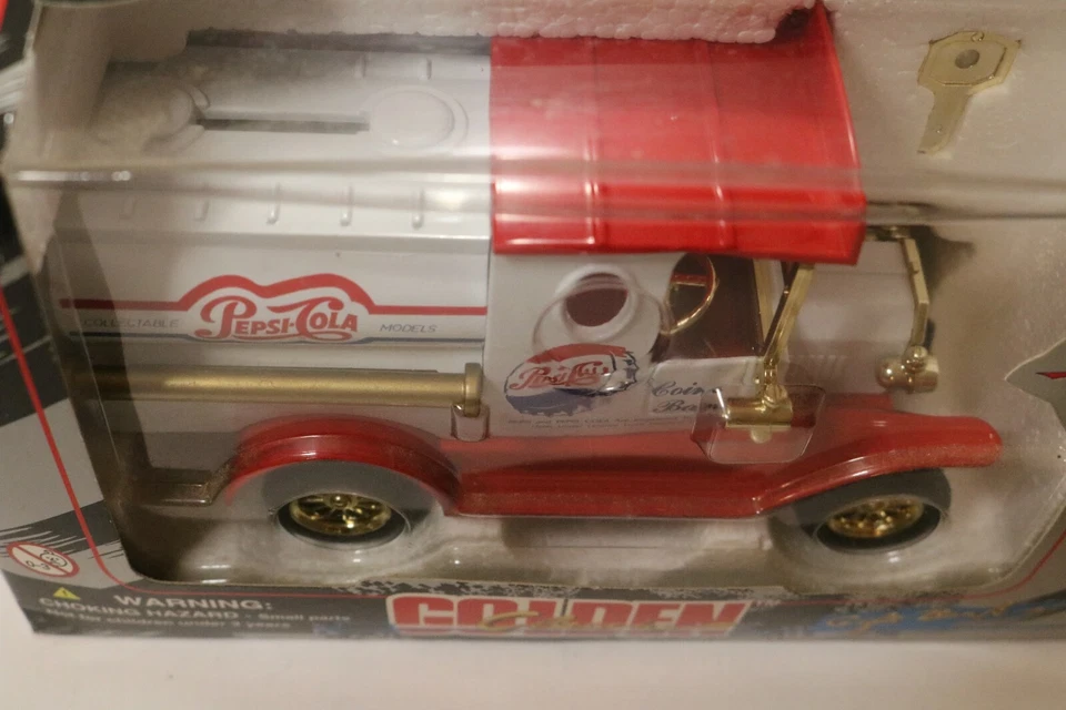 Golden Classic Diecast Pepsi gift bank red roof 1996 W/box - Image 4 of 4