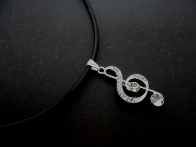 EIN DAMEN SCHWARZ LEDERBAND 13 - 14'' KRISTALL MUSIKNOTE CHARM HALSBAND.