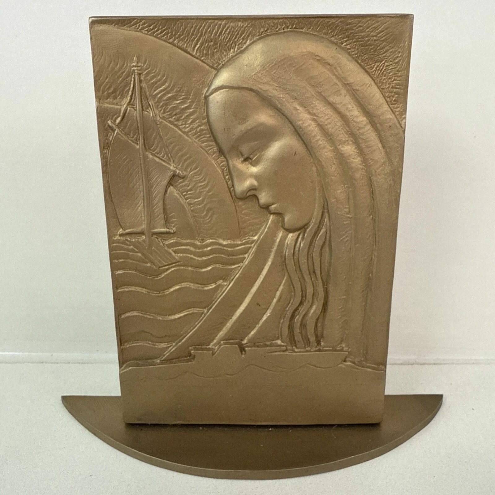 Médaille Plaque Présentoir La Vierge ? Océan Voilier Bâteau Femme Militaire
