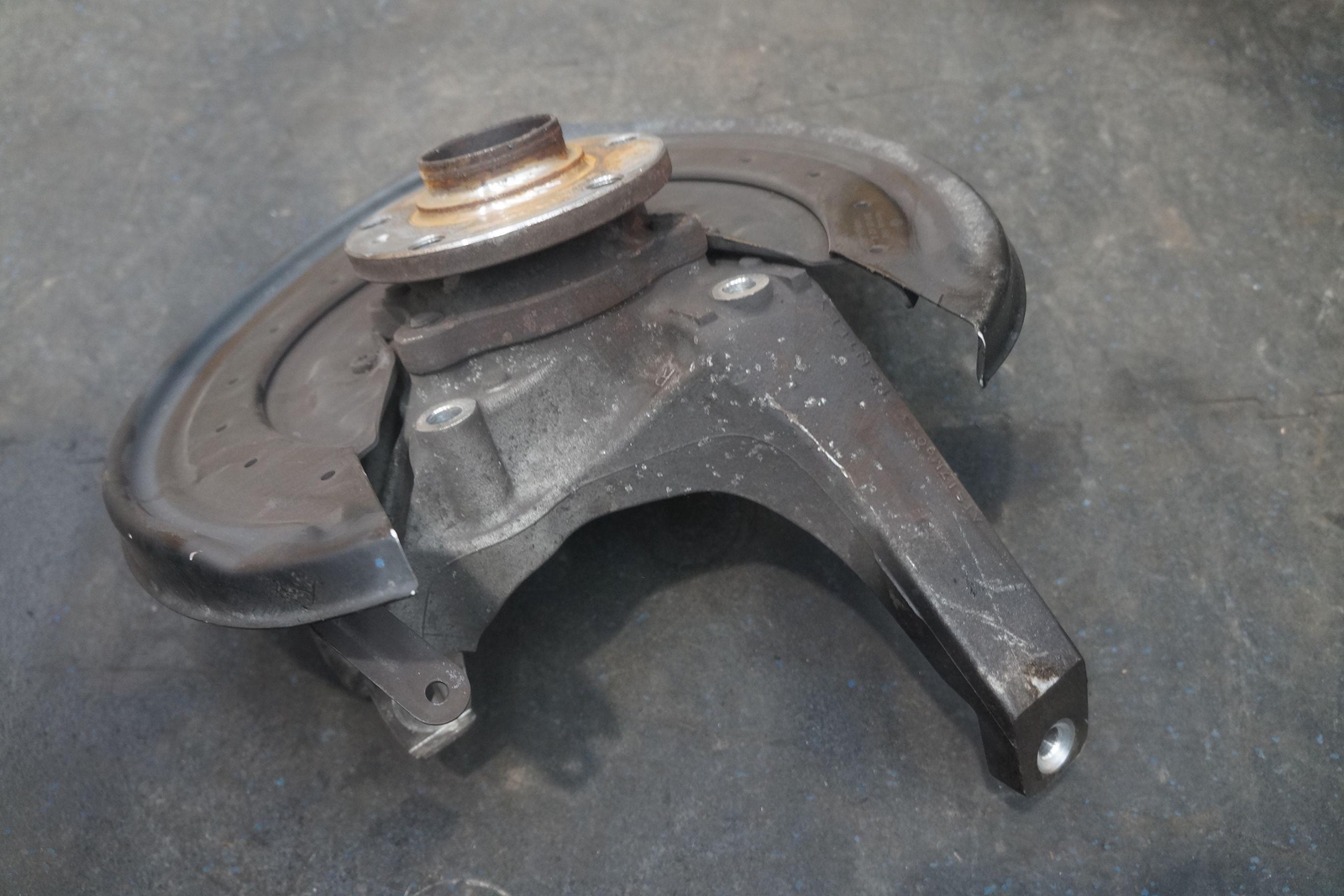 Rear Right Spindle Knuckle Wheel Hub 3W7505436E Bentley Continental GTC 2016