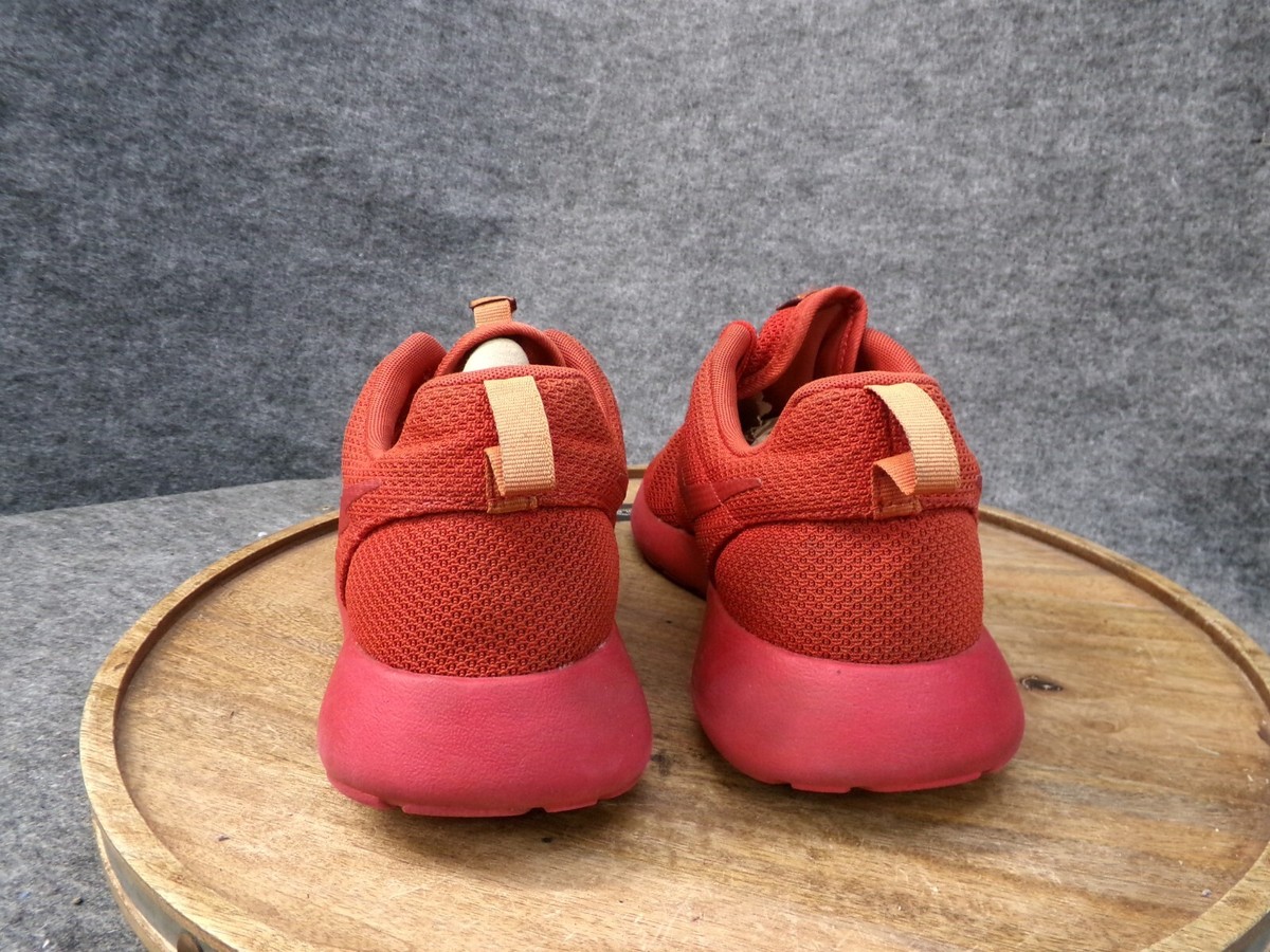 roshe run triple red