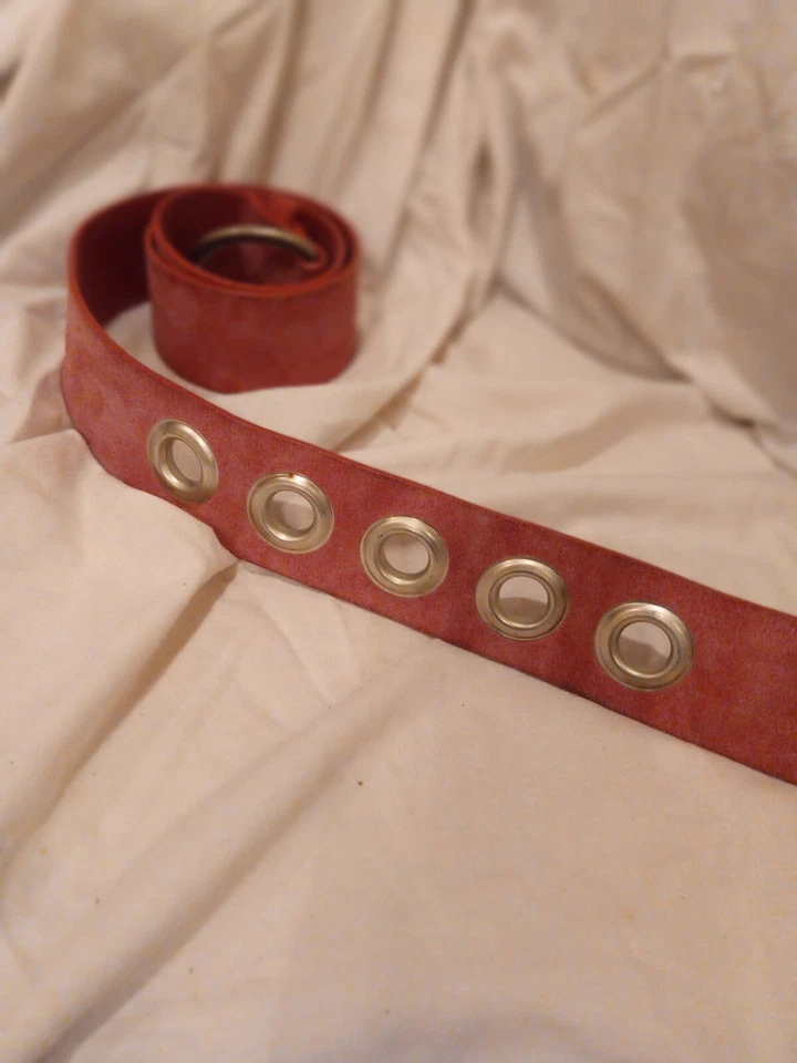 粉色真皮意大利制造皮带 Gap 尺寸中等尺寸 42 英寸 — 第 2/3 张图片