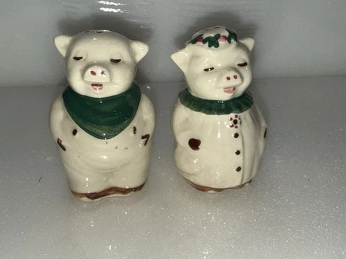 Vintage Shawnee Pottery Pig Salt And Pepper Shakers Winnie Smiley Pig Circ 1940