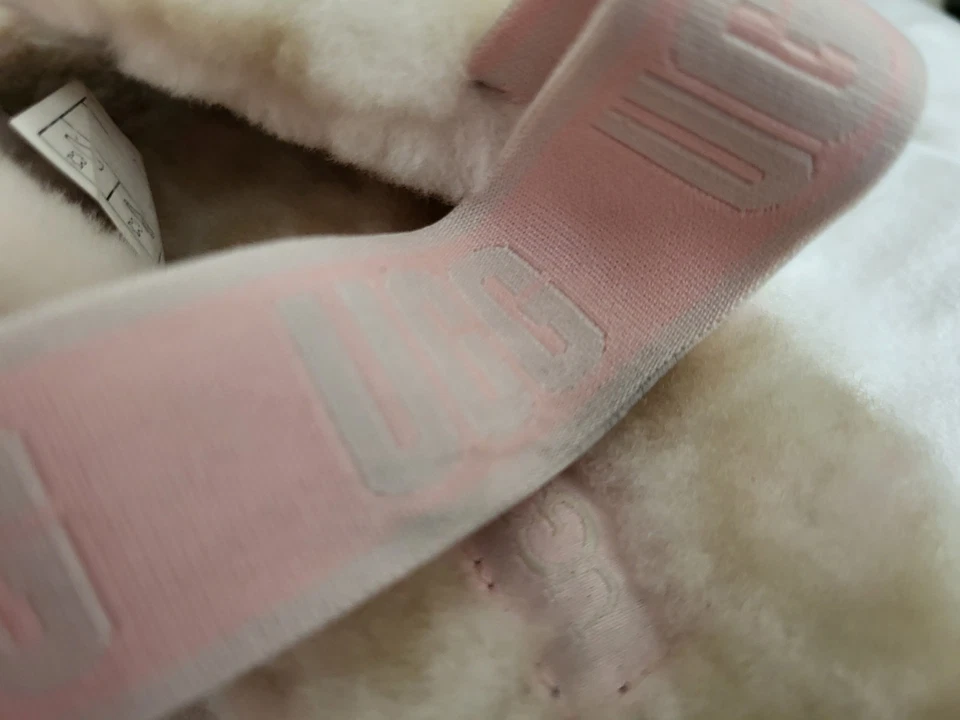Estampa feminina UGG Fluff Yeah Slide Panther, alça traseira creme/rosa tamanho 9 - Imagem 4 de 4