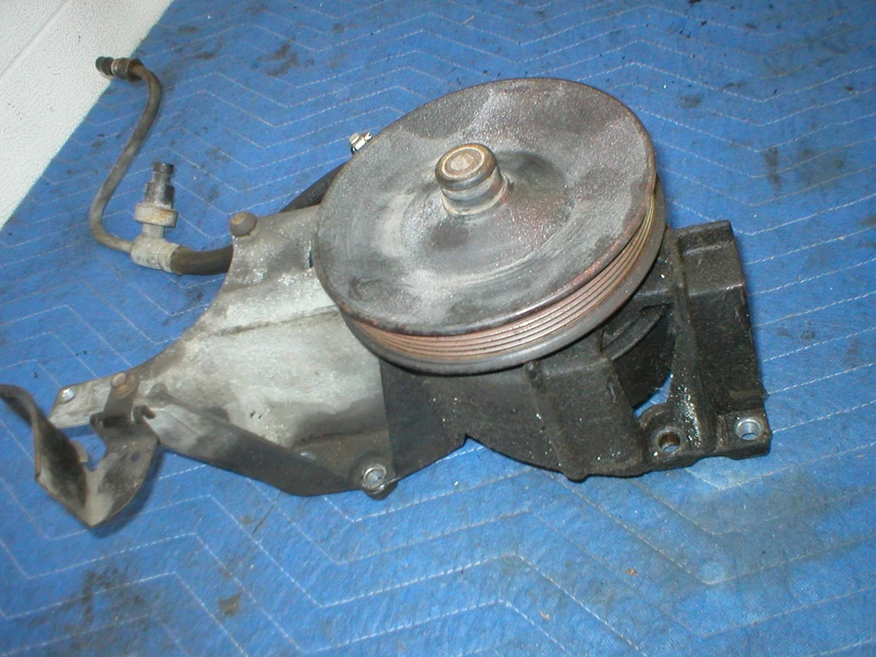 1988-92 Chevrolet Camaro Firebird POWER STEERING PUMP + BRACKET 5.7 5.0L V8 GM - Image 4 of 4
