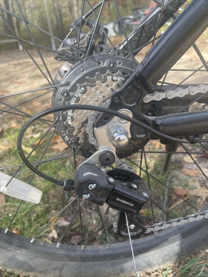 Bicicleta Gotrax con cargador para adultos recorre hasta 17 millas negra roja usada Foto 3 de 4