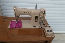 Vintage Singer 191B machine à coudre dans un meuble. Très bon état