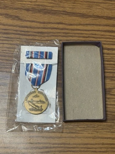 WW2 US Army Military Medal American Campaign Medal award 1941 1945 Box Ribbon