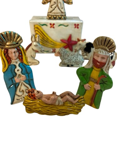 Vintage Christmas Mexican Punched Tin Painted Nativity Folk Art With Tin Box - Picture 8 of 8