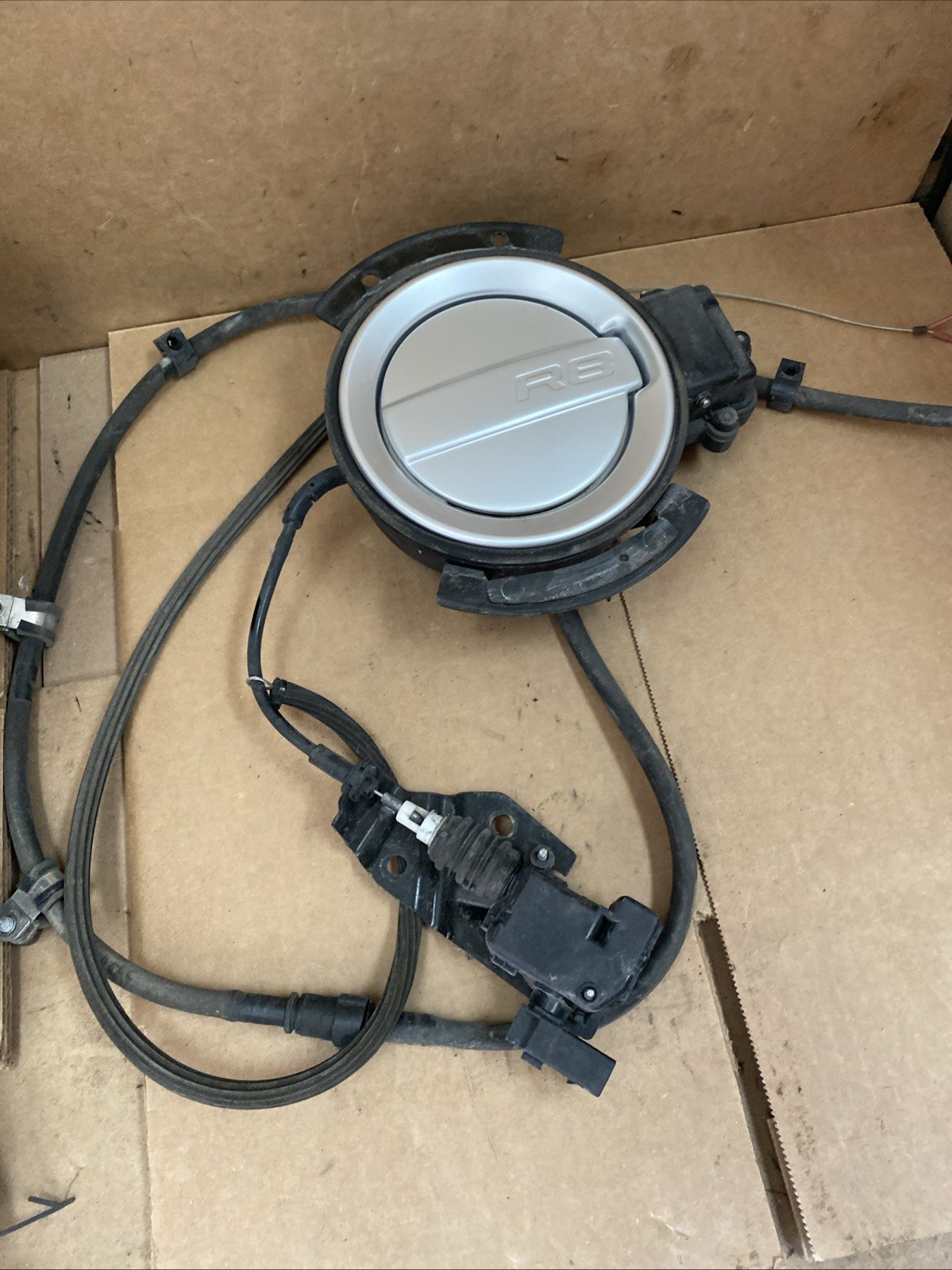 2014 2015 Audi R8 V8 Gas Filler Lid Cap Oem Hose Line Harness Wire Latch 0079