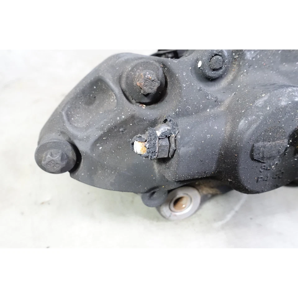 Поврежденный оригинальный правый передний тормозной суппорт Brembo для BMW F30 F32 2014-2016 годов выпуска 340 мм - Изображение 4 из 4