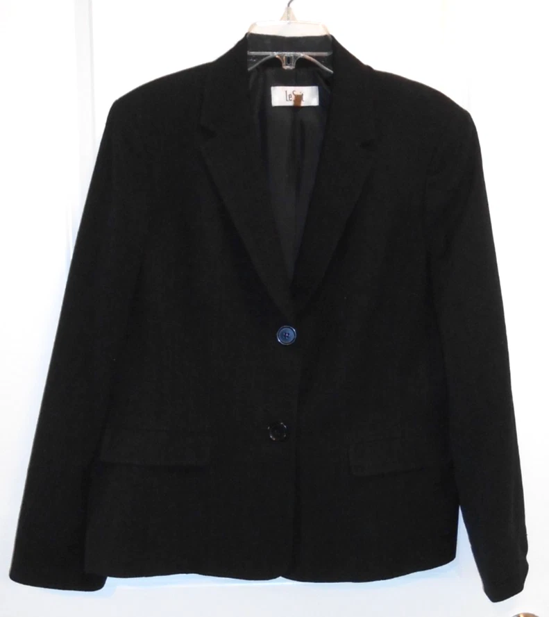 women's pants suit Le Suit, Black, lined, 2 button jacket, Size 18 - Image 3 of 3