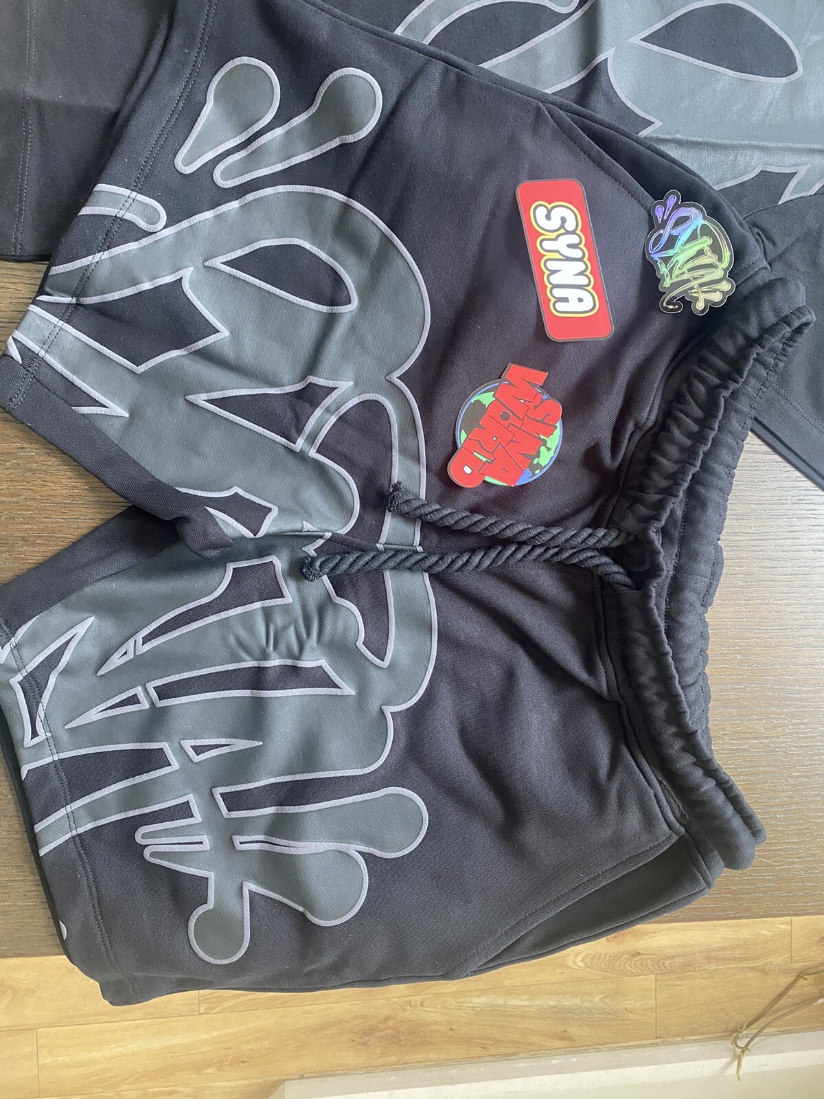 syna world black and grey set size small image 3