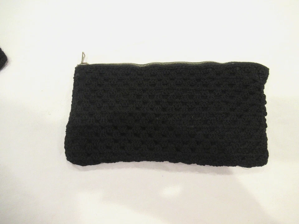 Bolso de Cosméticos Negro Crochet Completamente Forrado y Monedero a Juego, c. Años 70 Foto 2 de 4