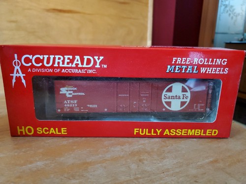 Accurail HO #82050 RTR 50' Acero AAR PD Caja ATSF Nuevo En Caja | Zustand: New