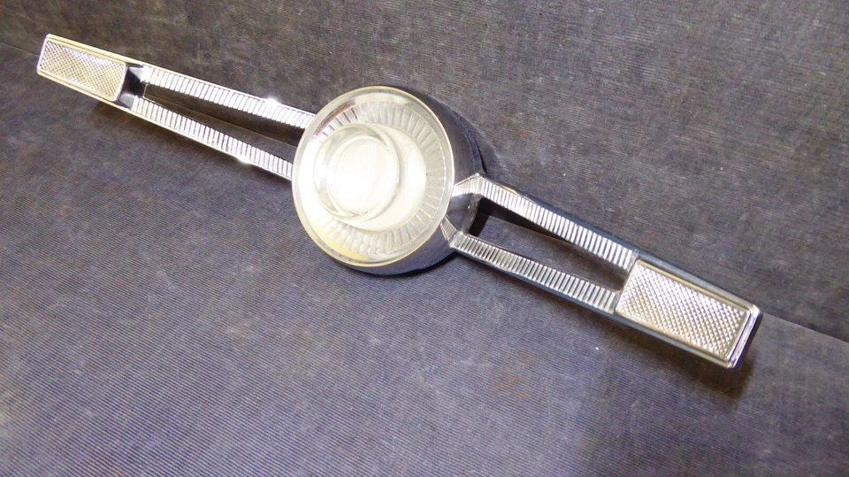 Pontiac Strato Chief Parisienne Laurentian 1961 1962 OEM barra de bocina PON134 Foto 3 de 4