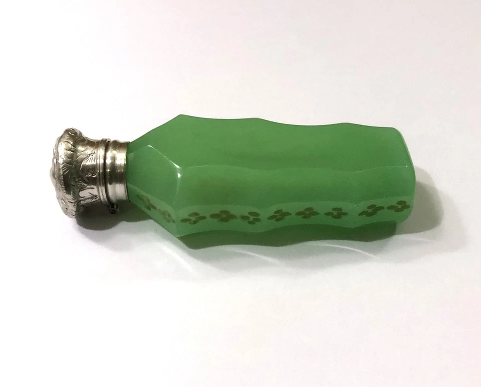 ancien flacon à sel en ouraline / opaline verte à décor doré XIXème 8 cm Fiole - Photo 4/4