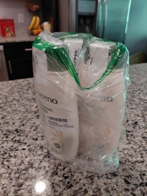 Aveeno daily moisturizing body wash (Set of 3 bottles 18 fluid oz each) 'lightly