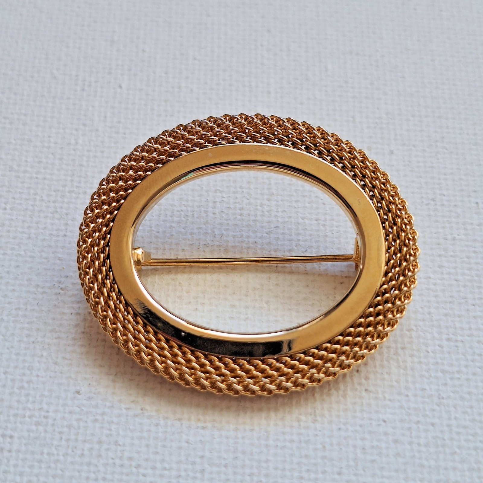 Vintage 1960s Goldtone Mesh metal Brooch elegant classic Mid-century jewelry