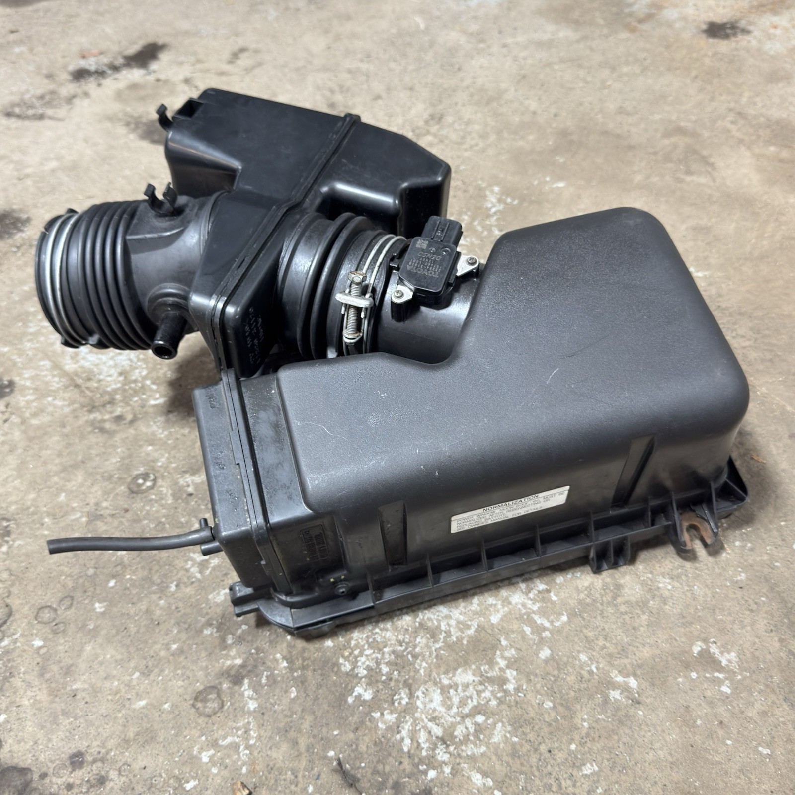 2007-2009 LEXUS RX350 AIR INTAKE CLEANER FILTER BOX LID 17701-0A100 OEM