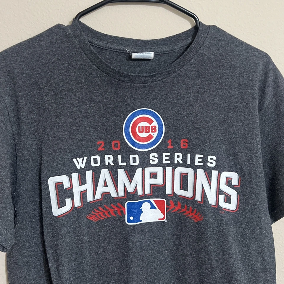 Chicago Cubs 2016 World Series Champions TShirt Sz M Gray Back Lineup Roster WOW - Image 3 of 4