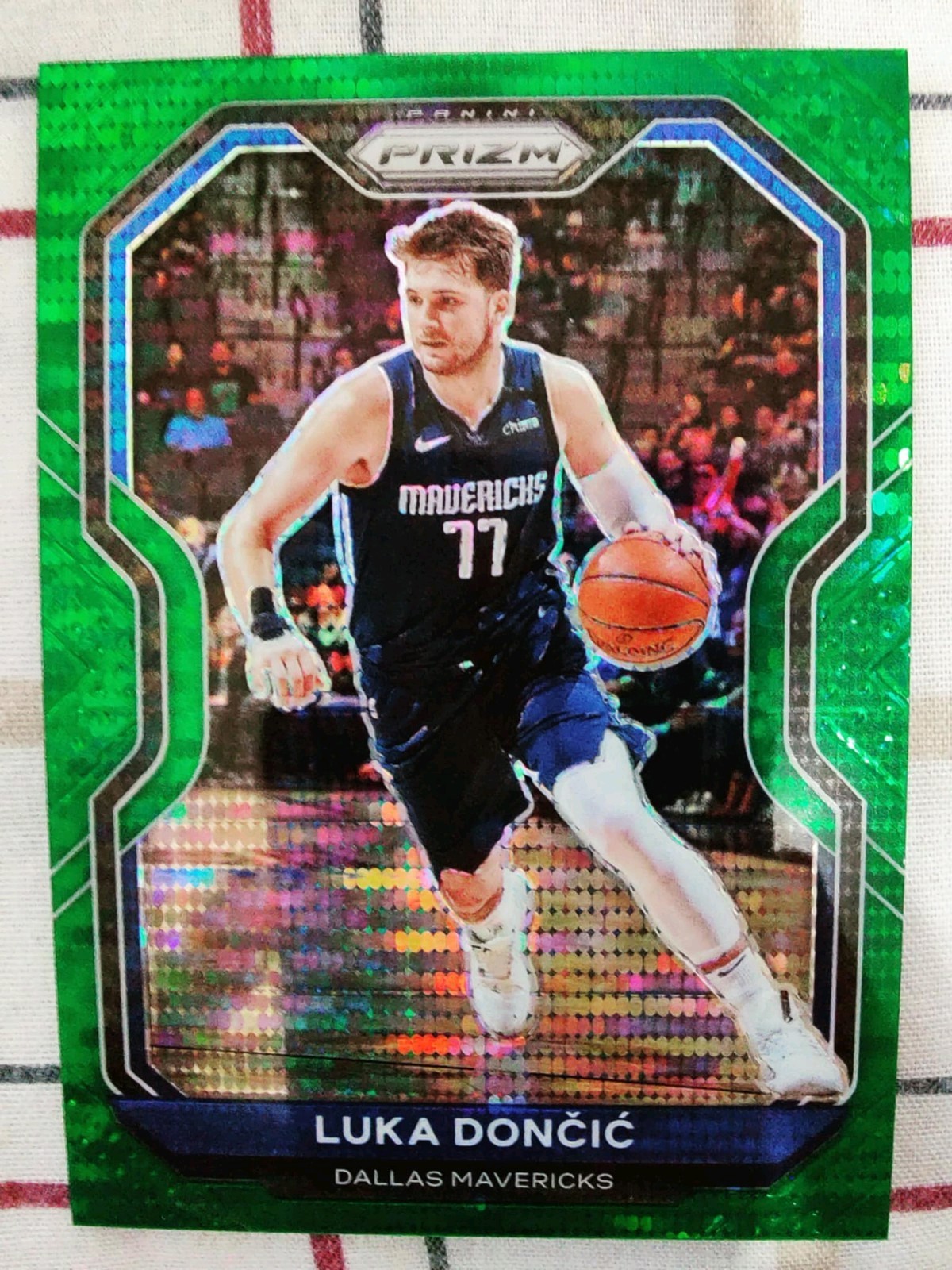 2020-21 Panini Luka Doncic Prizm Basketball #32 Green Pulsar /25 Short Print