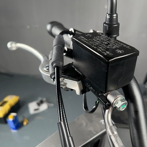 Front Brake Master Cylinder For SUZUKI SV650 S/X SV1000 AN650 Burgman Vstrom 650 - Picture 13 of 15