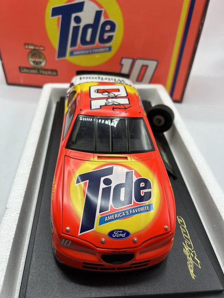 Ford Thunderbird 1997 NASCAR #10 Tide Ricky Rudd 1:18, firmado por Revell roto Foto 4 de 4