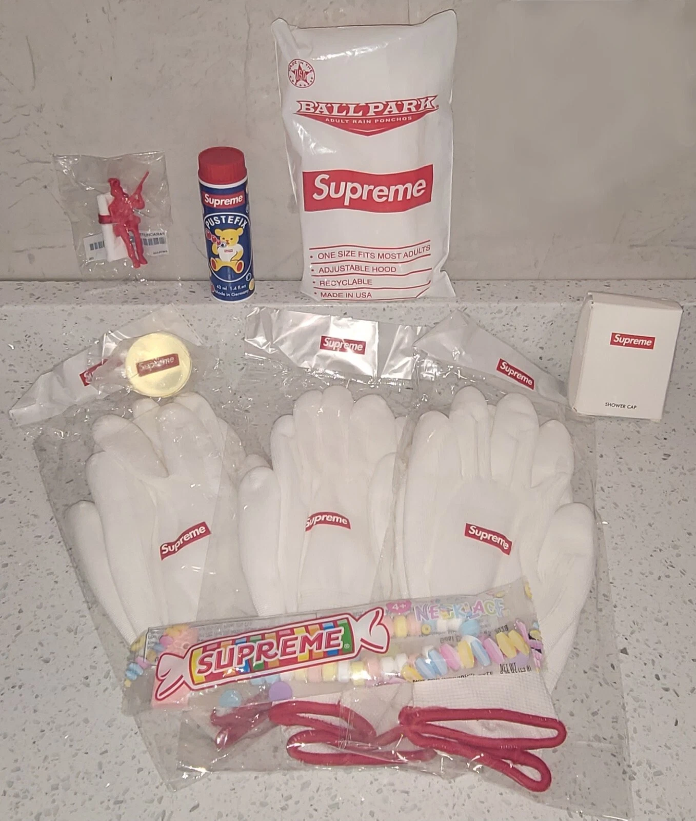 Accessoires SUPREME   Poncho Ballpark Logo Boîte   Gants Caoutchouc   Ball + Plus