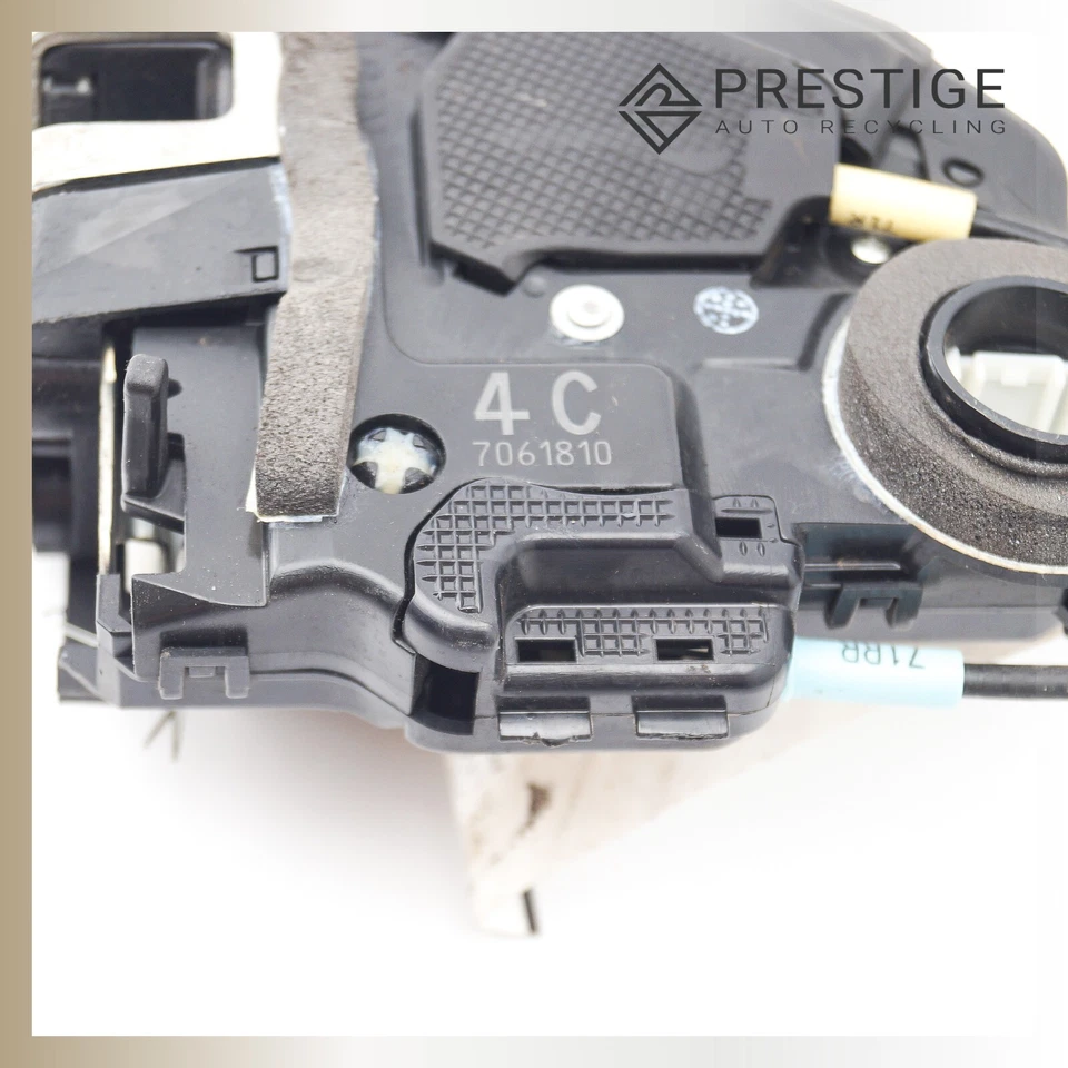 Actuador de cierre de puerta trasero izquierdo Toyota Highlander 2007-2013 69060-33120 OEM Foto 2 de 4