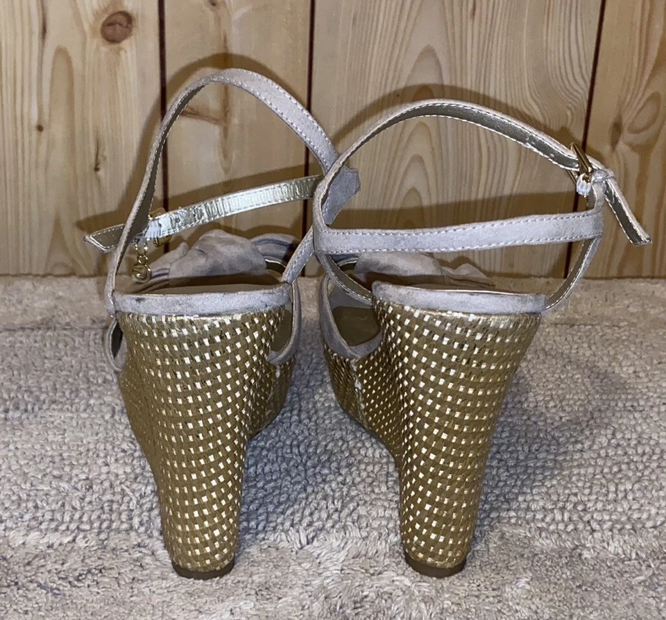 G By Guess Women Size 9M Taupe Gold 4" Wedge Heel Sandals Shoe - Image 4 of 4
