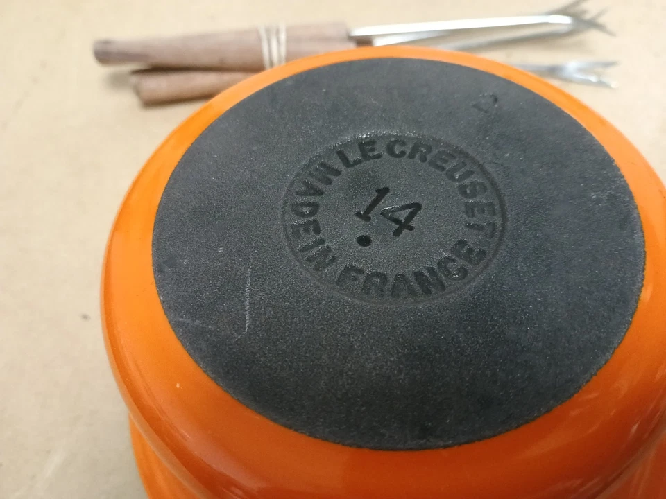 Le Creuset Cast Iron No 14 Fondue Set With Burner and Forks Orange 🍊 - Image 3 of 4