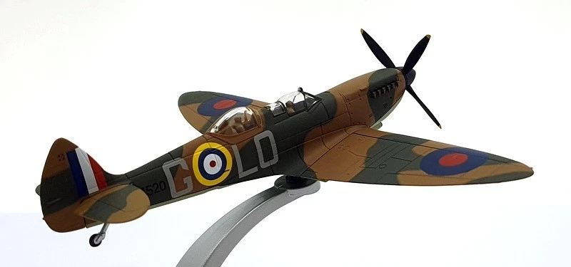 Corgi 1/72 Scale AA29203 - Supermarine Spitfire T.9 SM520/LO-G (G-ILDA) - Image 2 of 4