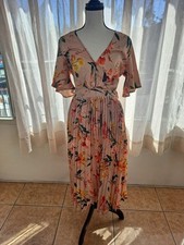 Pretty Little Thing Floral V-Neck Dress. Size 8