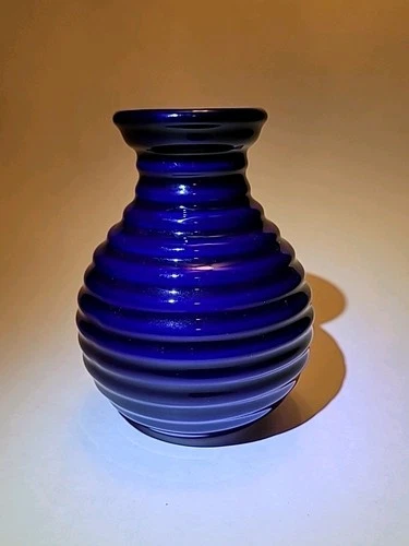 Royal Haeger #711'18 Dark Blue Ribbed 5 1/2 Inch Tall Vase