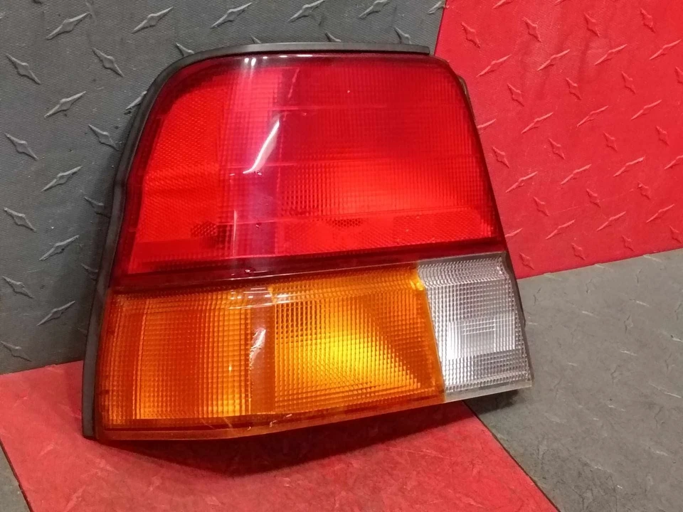 Conjunto de luz trasera izquierda para conductor Toyota Tercel 95-97 OEM Foto 4 de 4