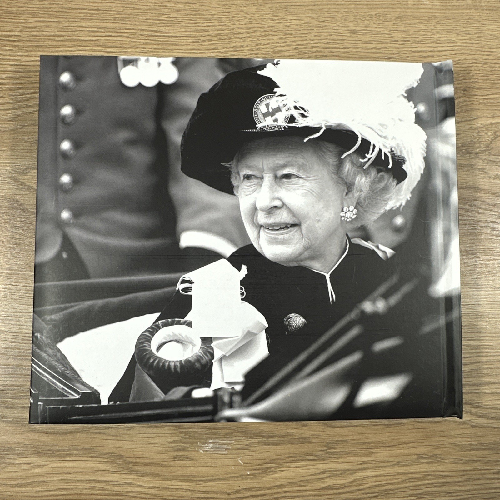 Treasures of Queen Elizabeth by Tim Ewart Book image 10