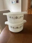 Dynaware Pyr O Rey Pyrex Milk Glass Brown Daisy 2 Bowls W Lids Butter Casserole