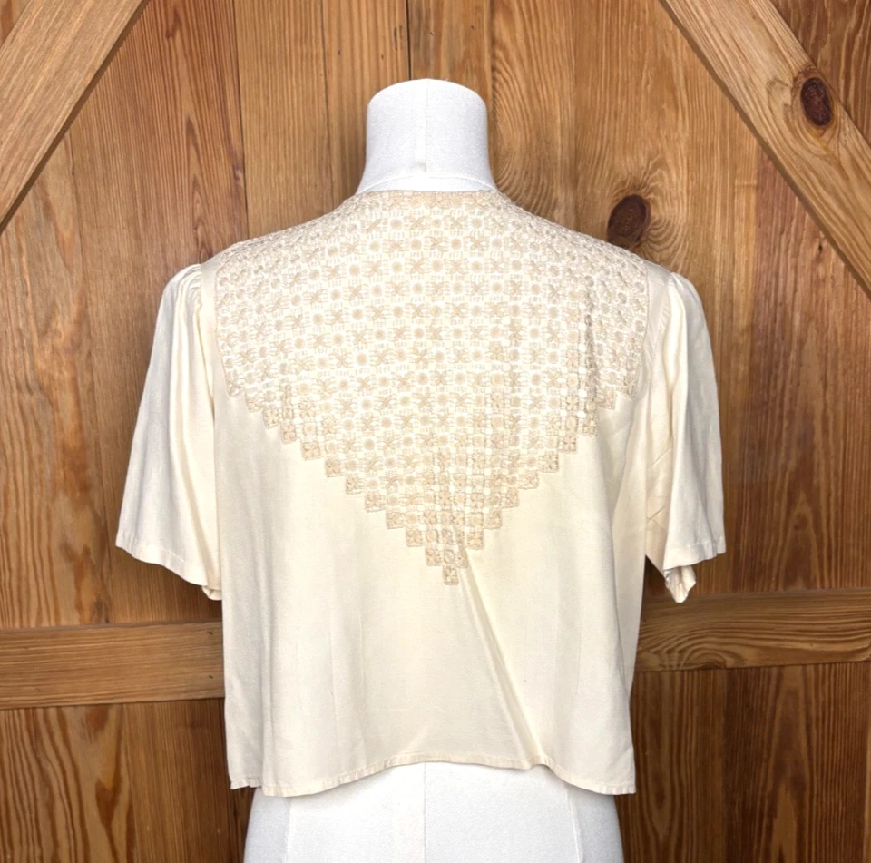 Vintage 1970s Boho Paris Silk Blouse Ivory Lace Back Cropped Top Covered Buttons - Image 2 of 4