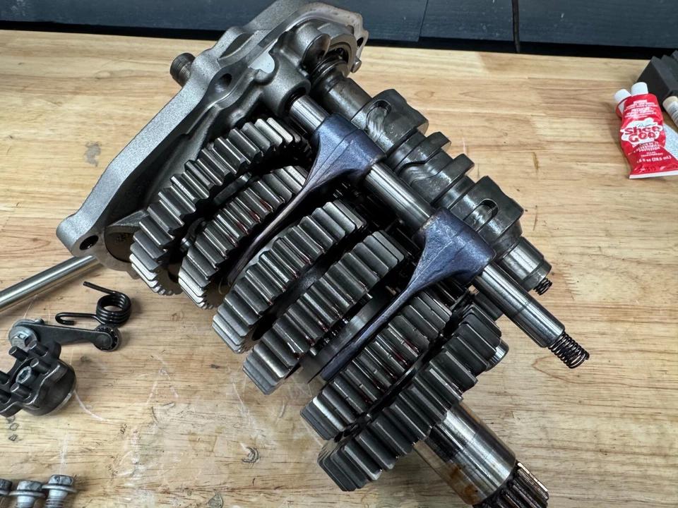 2015 Aprilia Tuono V4 R APRC Transmission and shift arm - Изображение 4 из 4