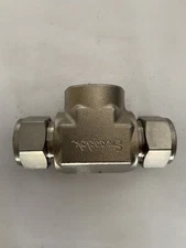 Swagelok SS-1210-3TTF, 3/4" Tube x 3/4" FNPT Branch Tee, 316 Stainless Steel