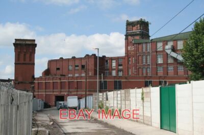 FOTO BELGRAVE MILLS DEN BLICK ENTLANG DER GROBY STREET. Ähnlich wie Chris Allen