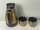 3 pc Vtg West Bend Thermo Serve Coffee Carafe Set 2 Mugs GOLD & BLACK MCM USA — photo 3